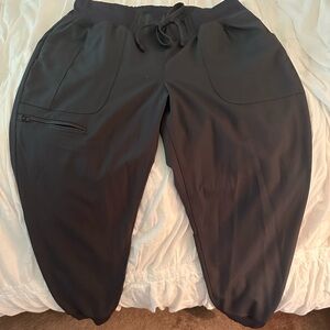 Heartsoul Grey woman’s scrubs sz M